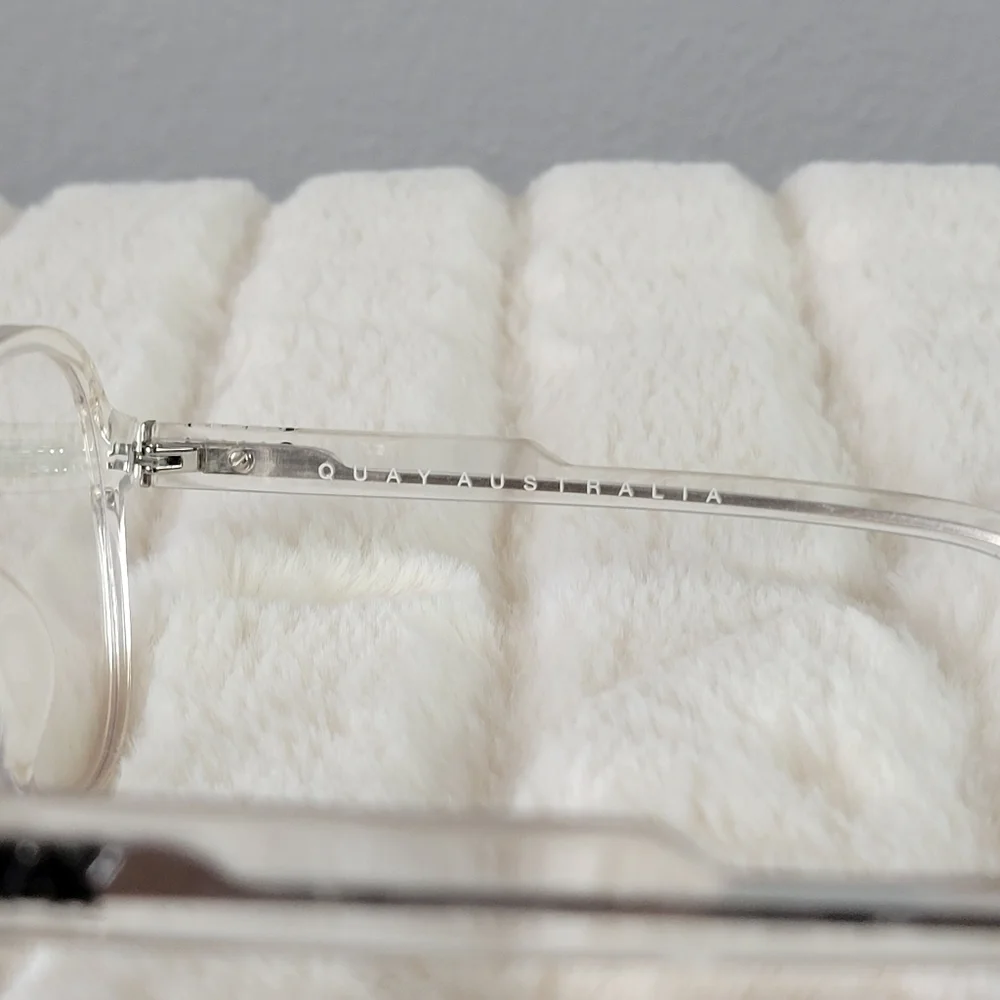 QUAY // ltd ed retro-chic clear frame magnetic aviator blue light glasses
